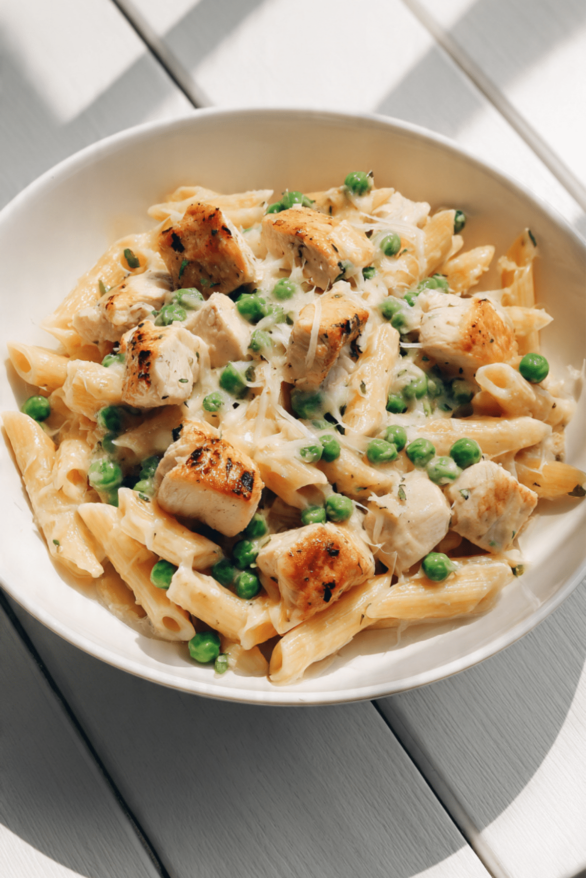 Creamy Pasta with Chicken, Peas and Cheese